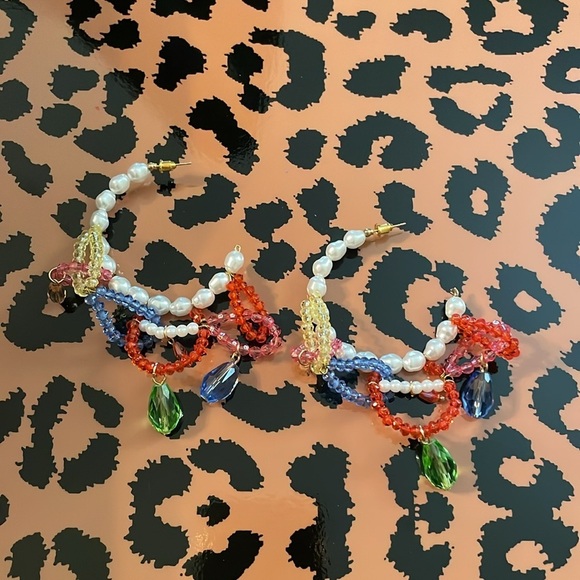 Zara Pearl Hoop Earrings - Picture 4 of 13